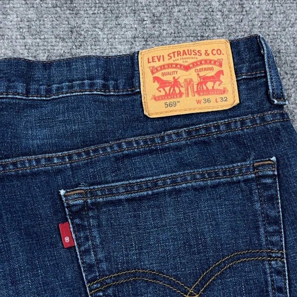 Levi's‎ 569 Jeans Men's 36x32 FITS 38 Loose Straight Dark Wash Denim 100% Cotton